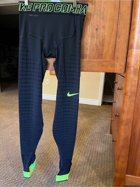 🖤Nike Pro Combat Recovery Hypertight. Dri fit. Compression. Women’s M. EUC!🖤